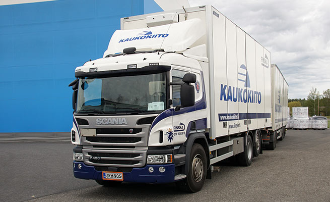 Kaukokiito on <strong>suomalainen yksityisten liikennöitsijöiden omistama </strong>koko valtakunnan laajuinen kuljetusjärjestelmä. Kaukokiito-verkosto tarjoaa kuljetusten lisäksi varastointi- ja logistiikkapalveluja.